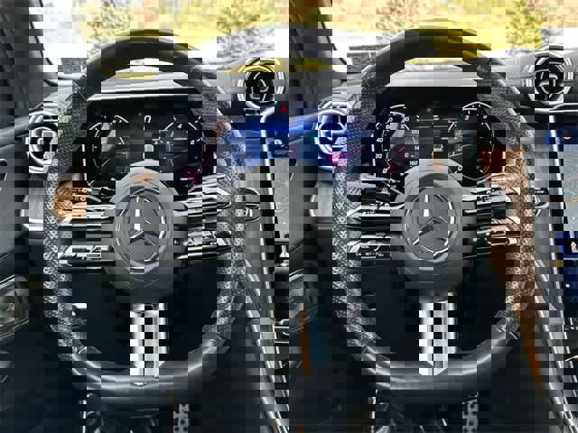 Used 2025 Mercedes-Benz GLC 300 4MATIC image 7