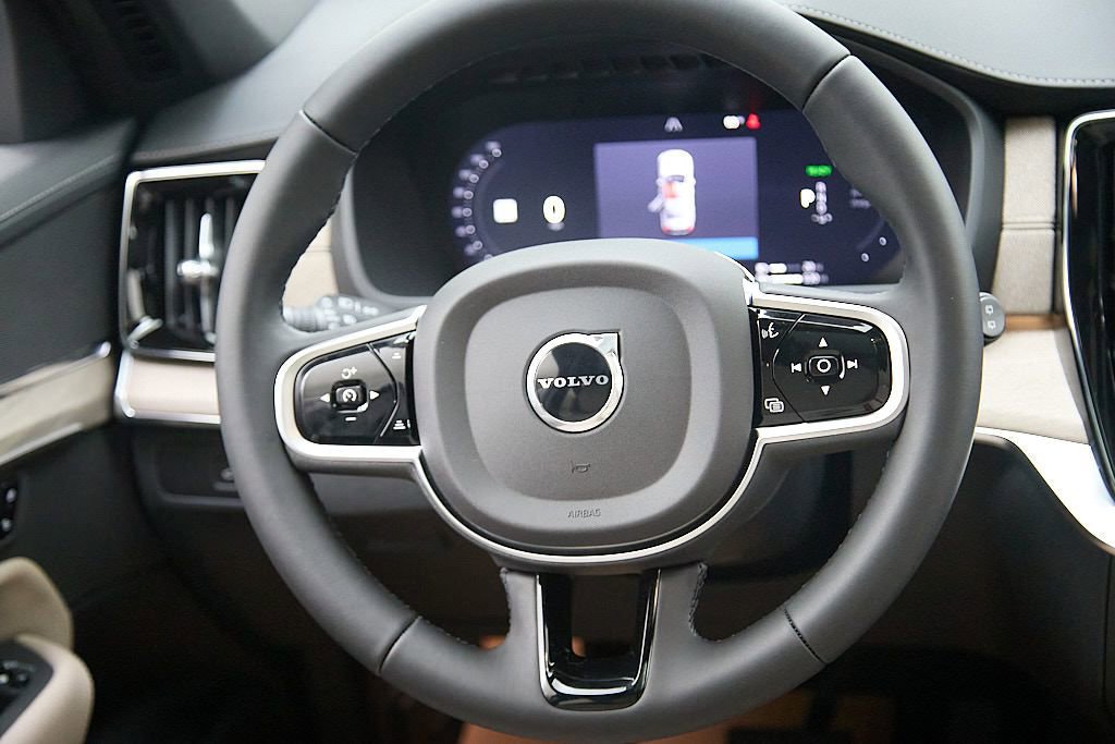 New 2026 Volvo XC90 T8 Plus w/ Protection Package image 28