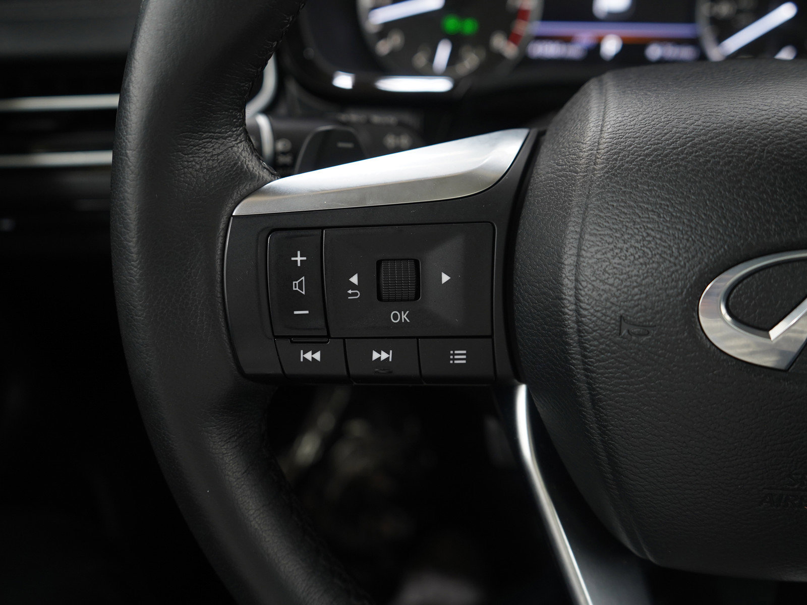 Used 2023 INFINITI QX60 Pure image 27