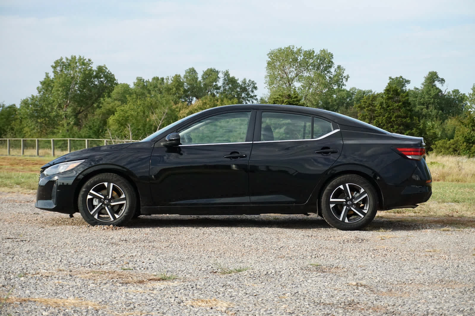 Used 2025 Nissan Sentra SV FWD image 2