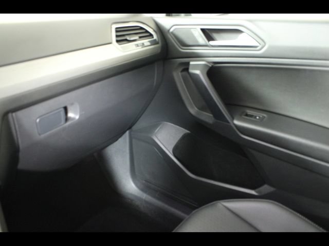 Used 2021 Volkswagen Tiguan SEL AWD/4WD image 18