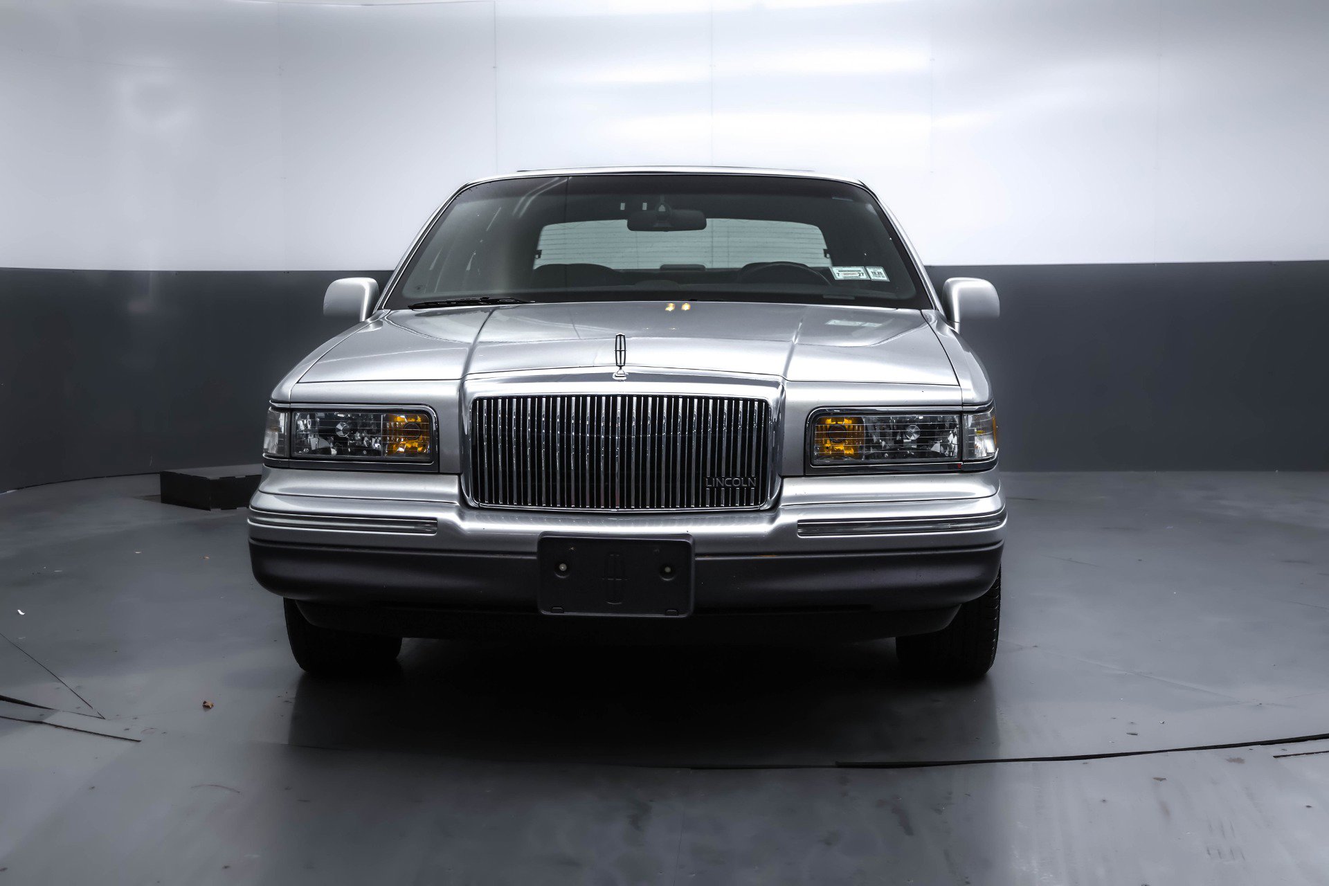 Used 1995 Lincoln Town Car Signature image 23