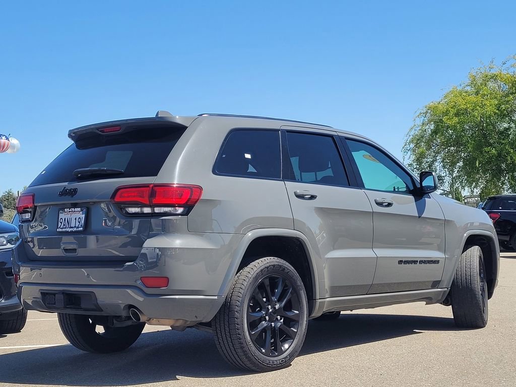 Used 2022 Jeep Grand Cherokee Laredo X image 4