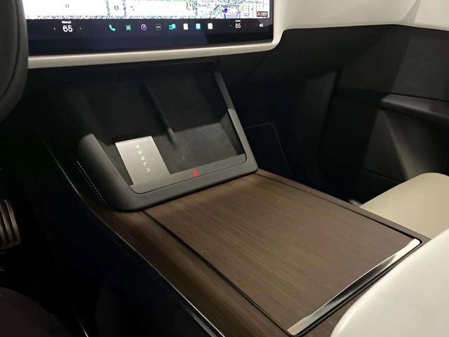Used 2022 Tesla Model X image 59