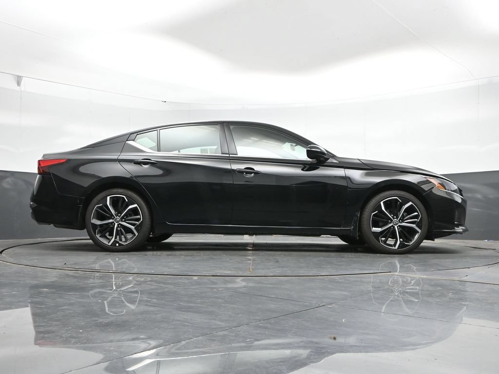 Used 2025 Nissan Altima 2.5 SR w/ SR Premium Package FWD image 41