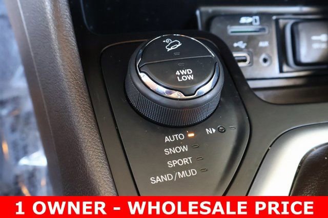 Used 2016 Jeep Cherokee Overland w/ Technology Group image 26