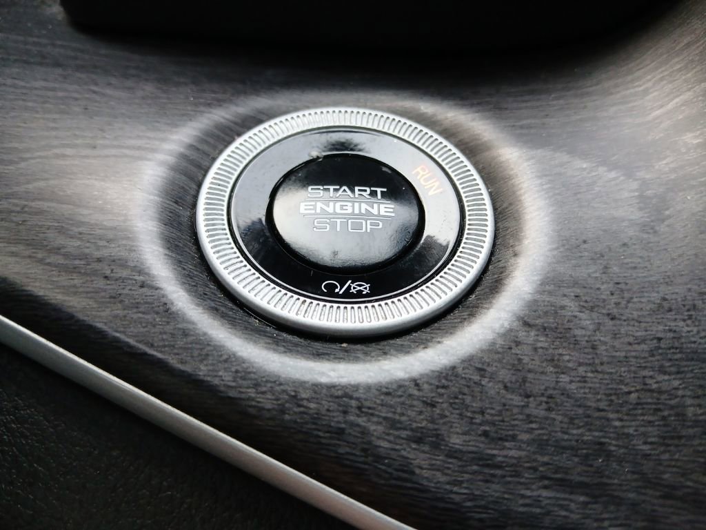 Used 2024 Jeep Grand Cherokee L Limited w/ Luxury Tech Group II image 17