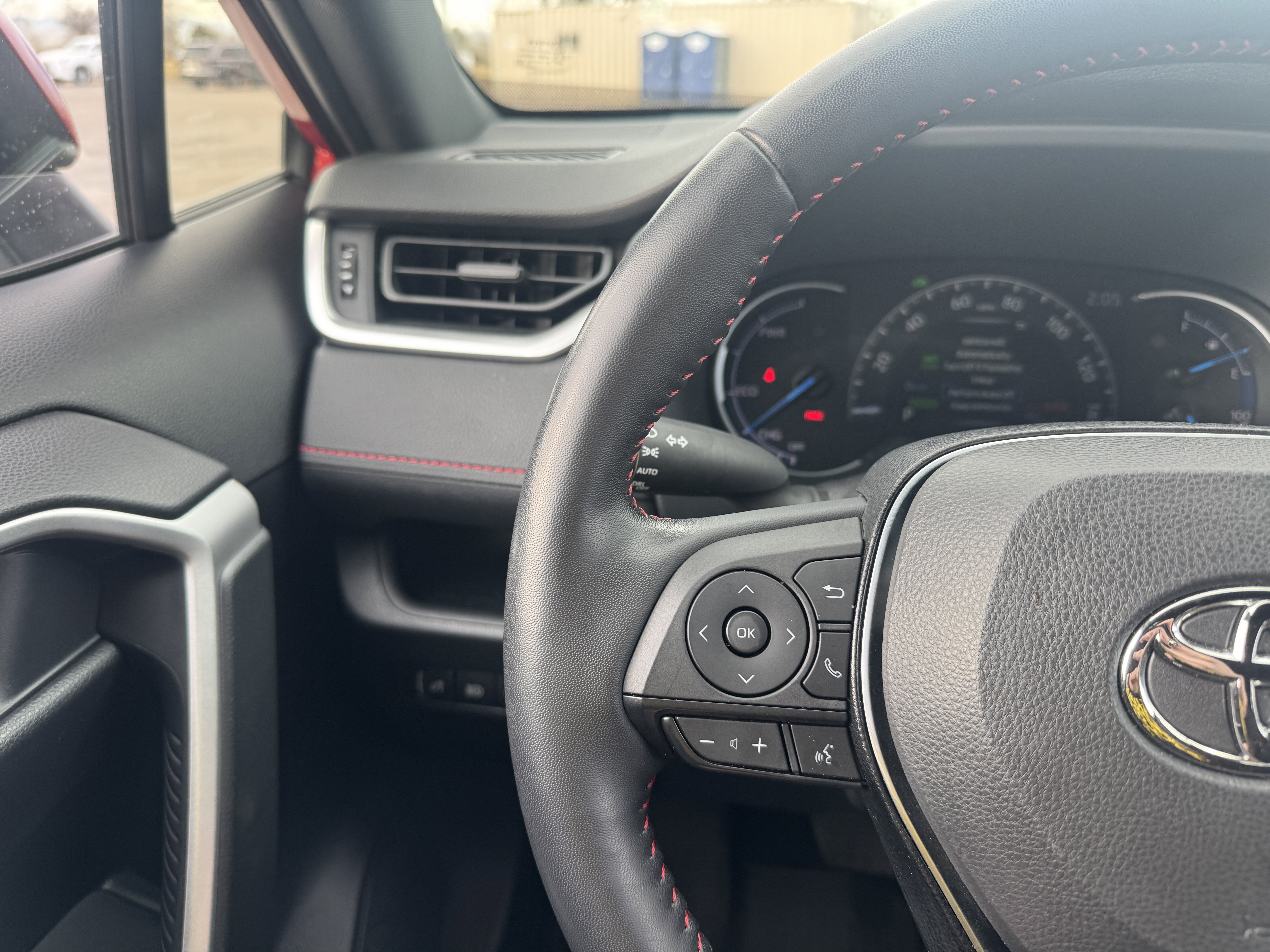 Used 2023 Toyota RAV4 SE w/ Weather & Moonroof Package image 22