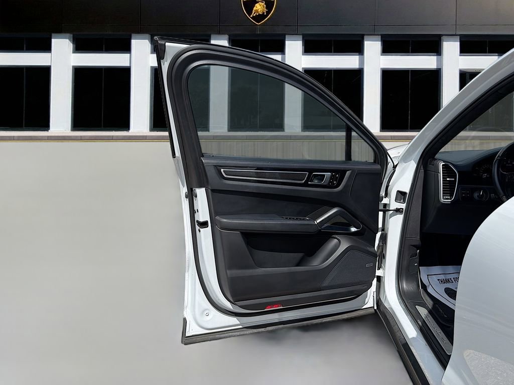 Used 2020 Porsche Cayenne Turbo image 25