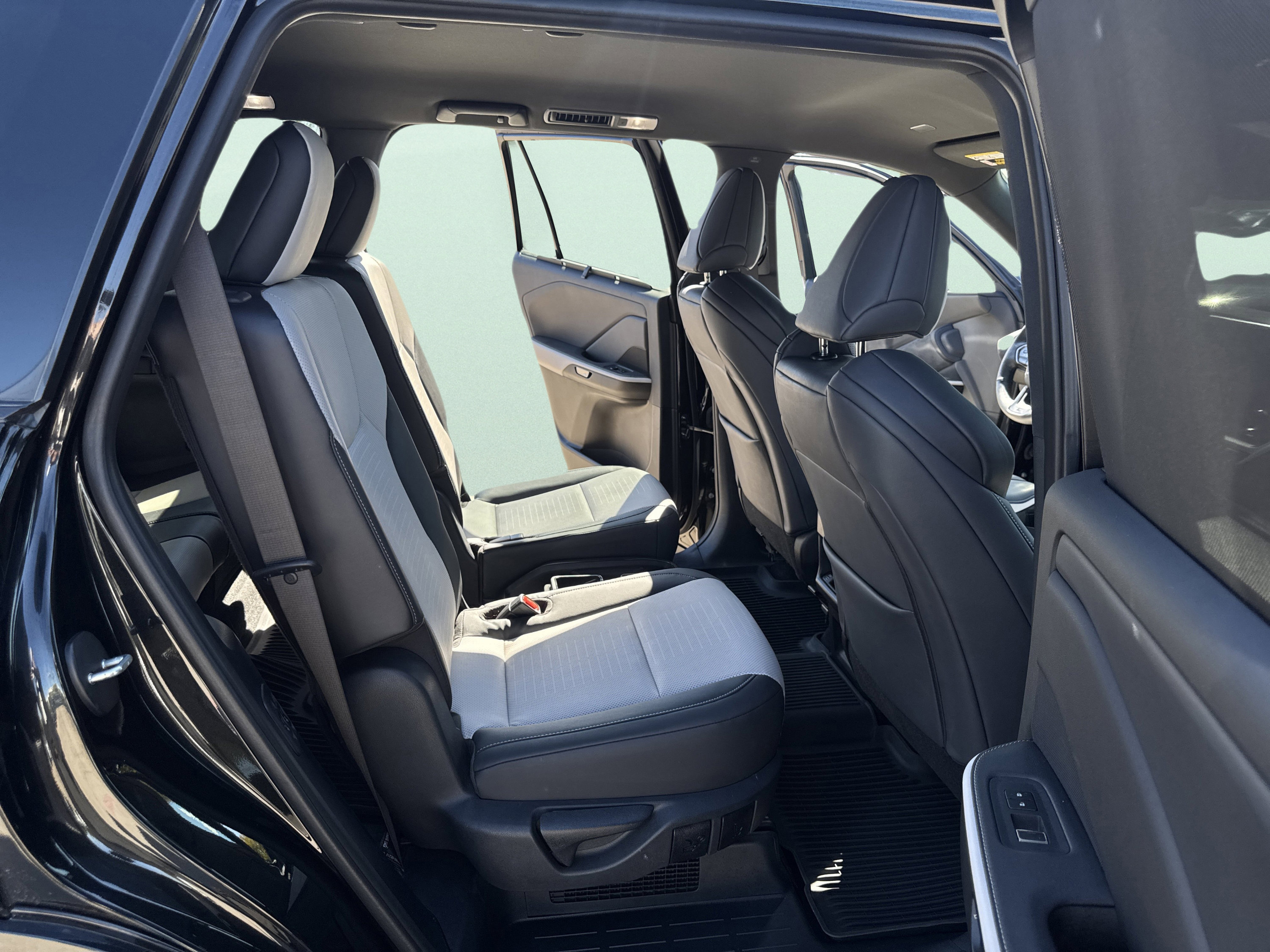 Used 2024 Lexus TX 500h AWD w/ Technology Package image 32