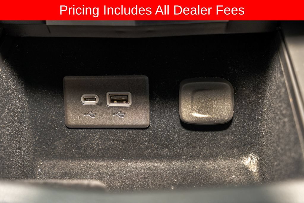 Used 2024 Cadillac XT4 Luxury w/ Cold Weather Package FWD image 17
