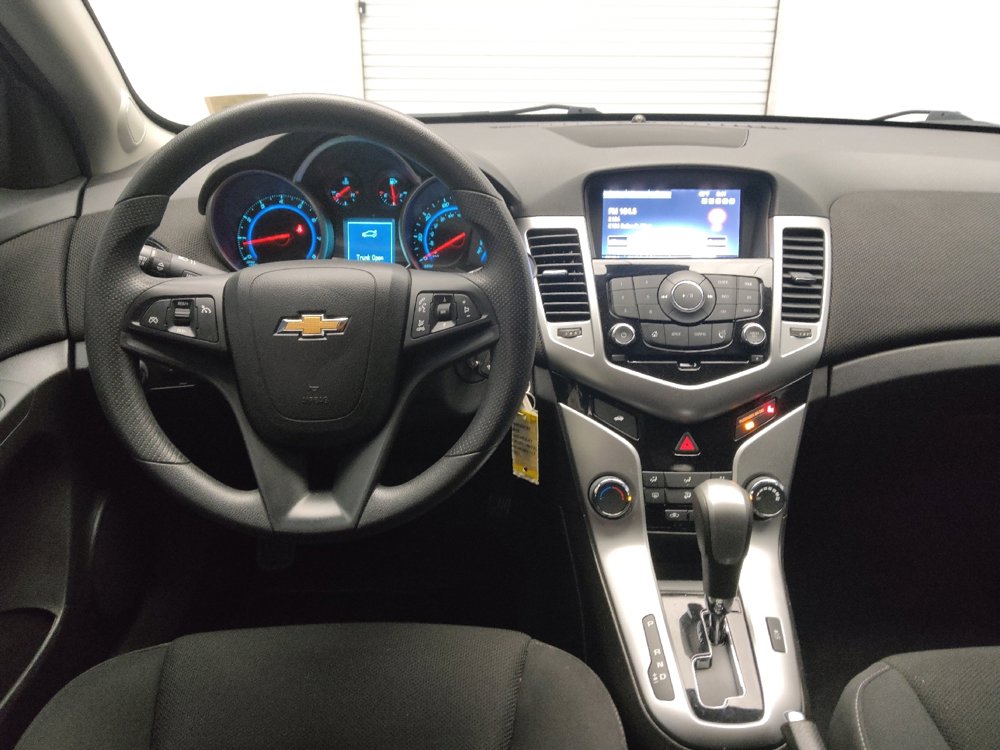 Used 2016 Chevrolet Cruze LT w/ Technology Package image 22