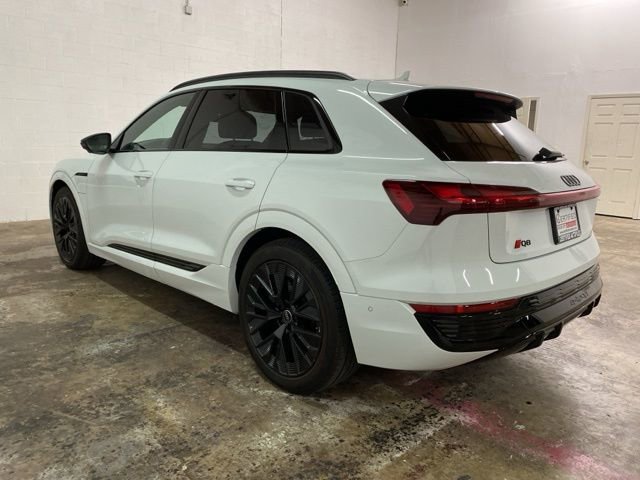 Used 2024 Audi Q8 e-tron Prestige w/ Prestige Package image 3