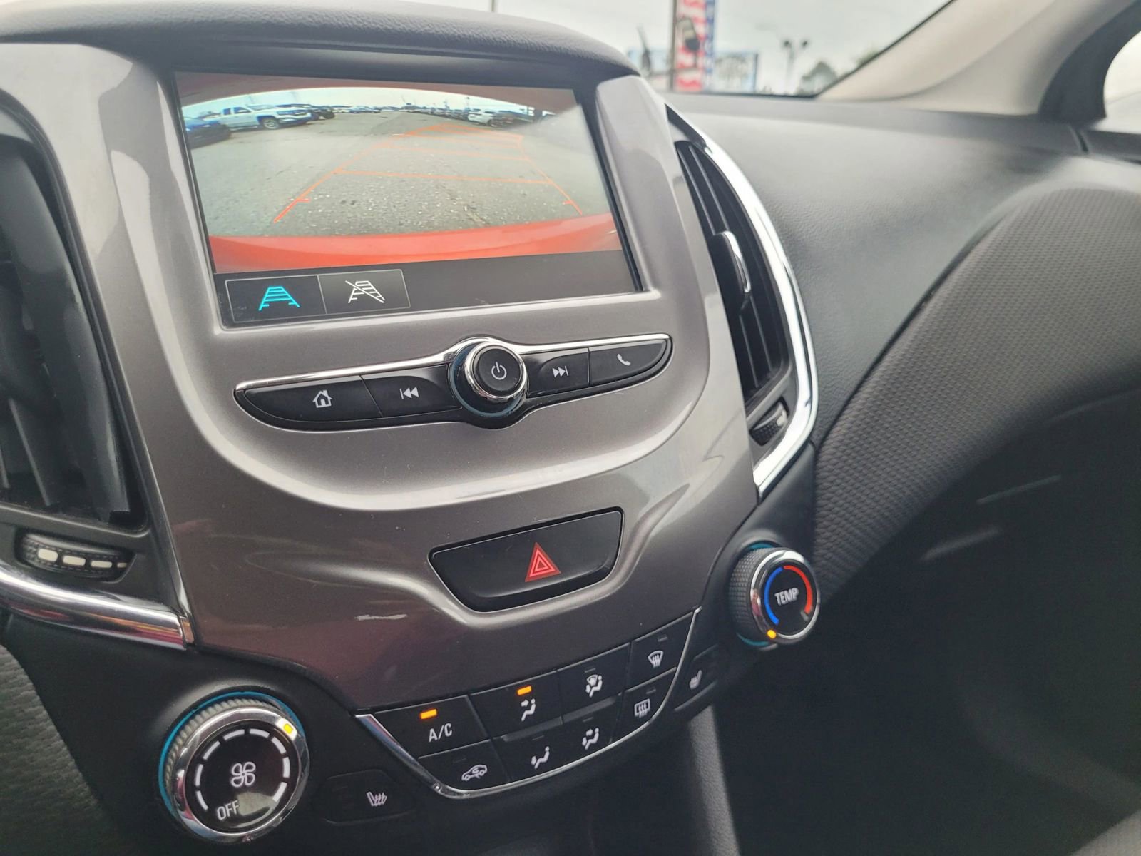 Used 2017 Chevrolet Cruze LT w/ Convenience Package image 18