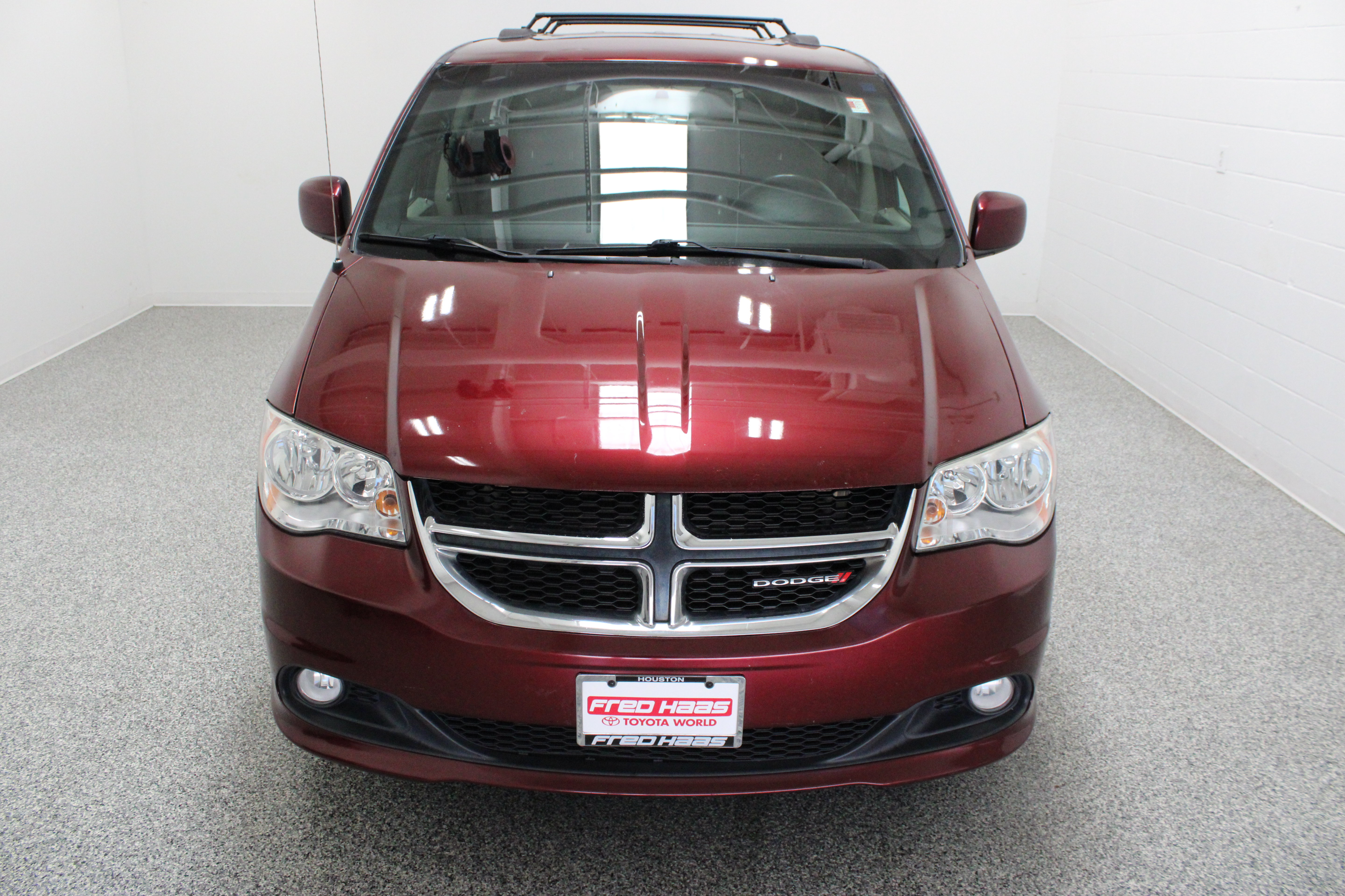 Used 2017 Dodge Grand Caravan SXT FWD image 3