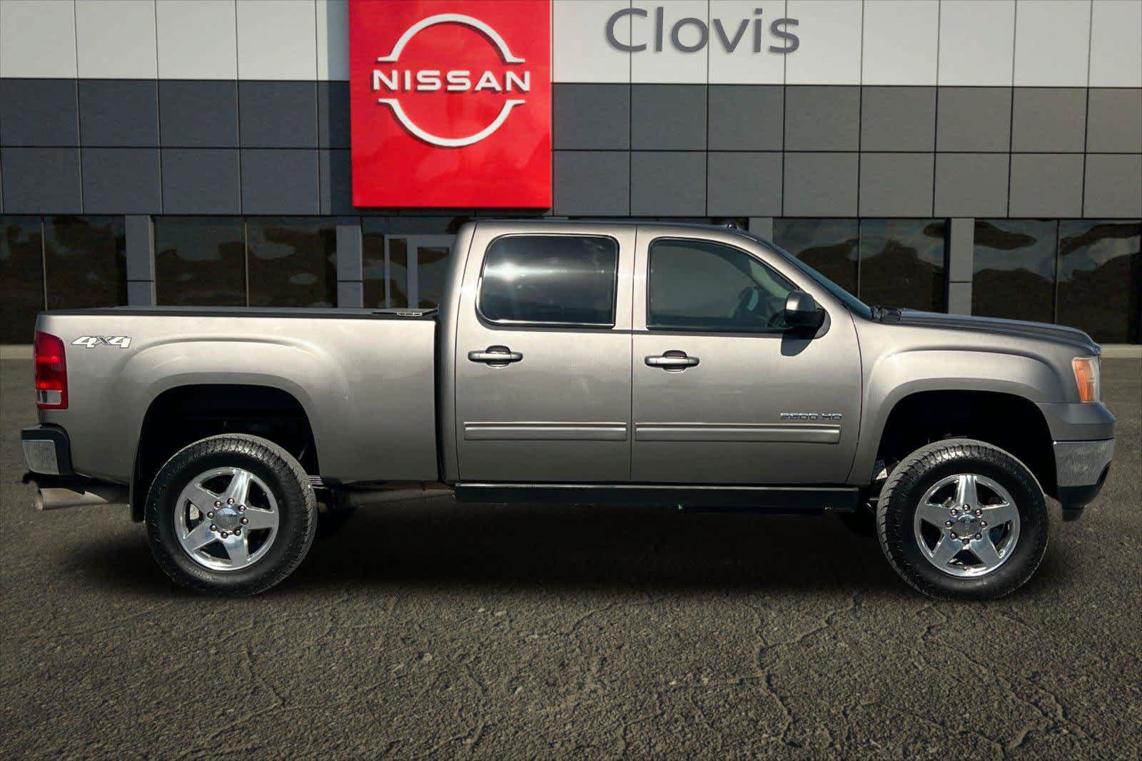 Used 2014 GMC Sierra 2500 SLT w/ SLT Convenience Package AWD/4WD image 8