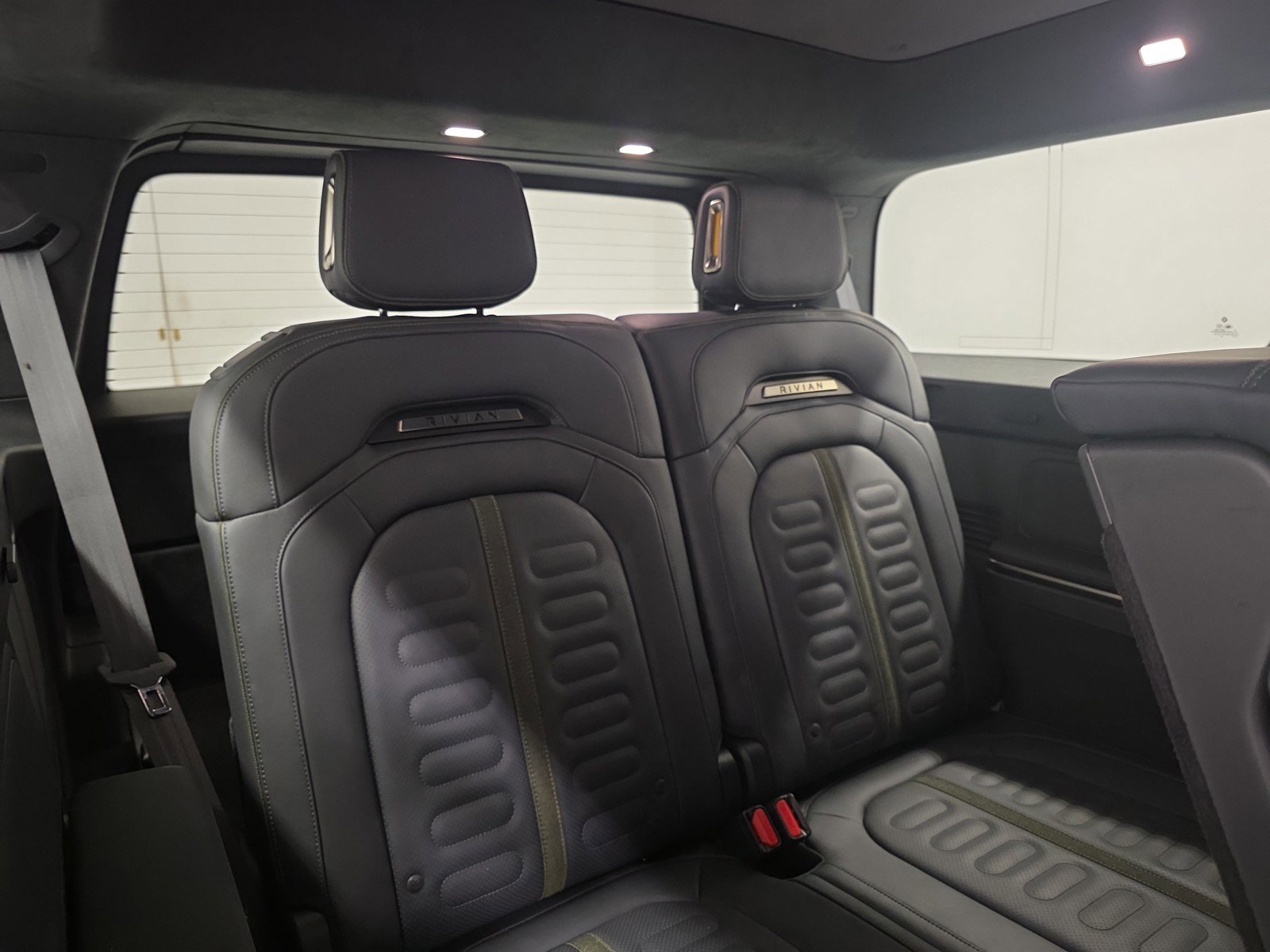 Used 2024 Rivian R1S Adventure AWD/4WD image 25