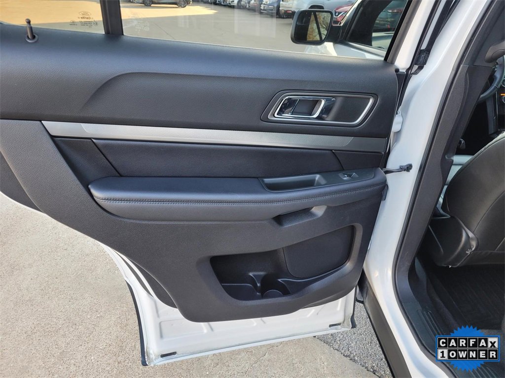 Used 2018 Ford Explorer XLT image 16