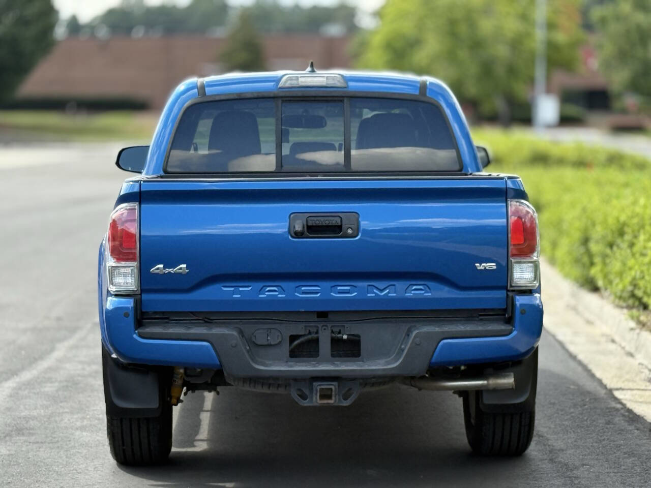 Used 2016 Toyota Tacoma Limited AWD/4WD image 4