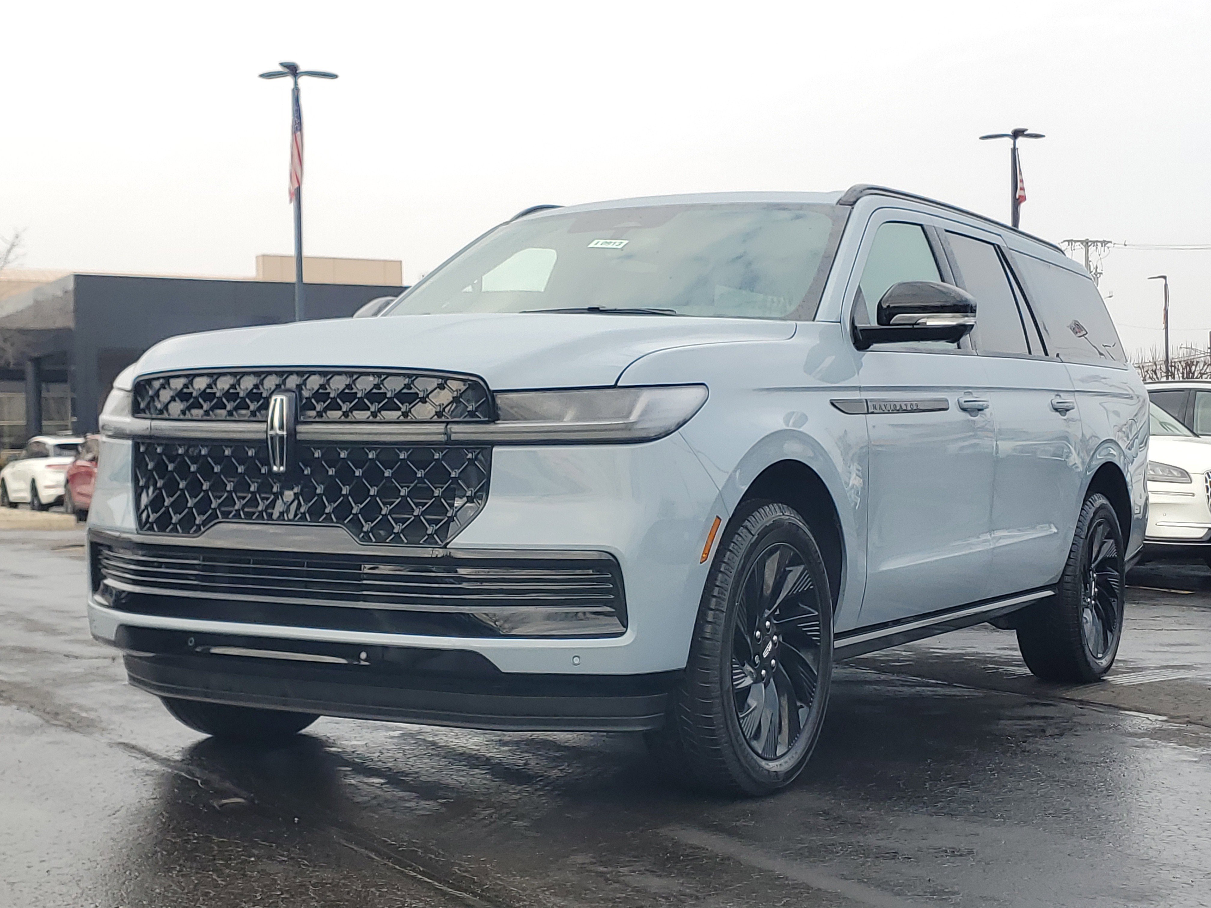 New 2026 Lincoln Navigator L Reserve w/ Jet Appearance Package image 2