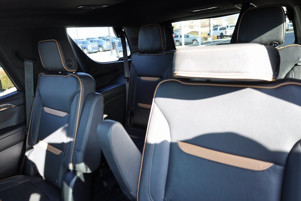 Used 2023 GMC Yukon AT4 w/ AT4 Premium Plus Package AWD/4WD image 19