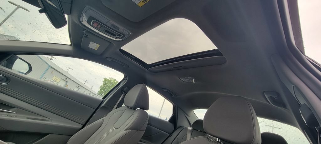 Used 2025 Hyundai Elantra SEL FWD image 18