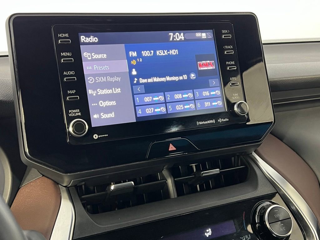 Used 2022 Toyota Venza XLE image 20