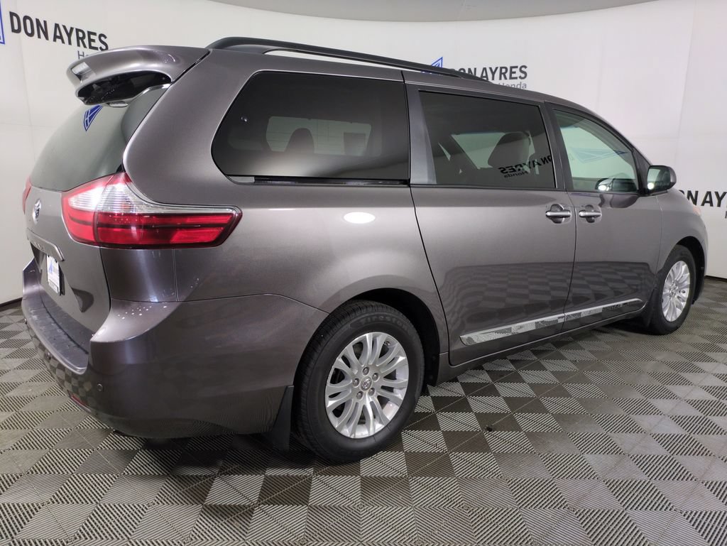 Used 2017 Toyota Sienna XLE Premium w/ Protection Package FWD image 8