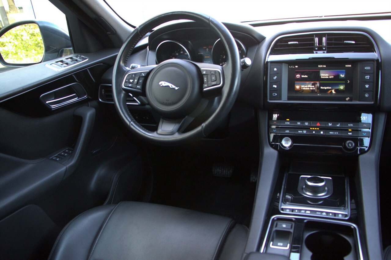 Used 2018 Jaguar F-PACE Premium AWD/4WD image 33