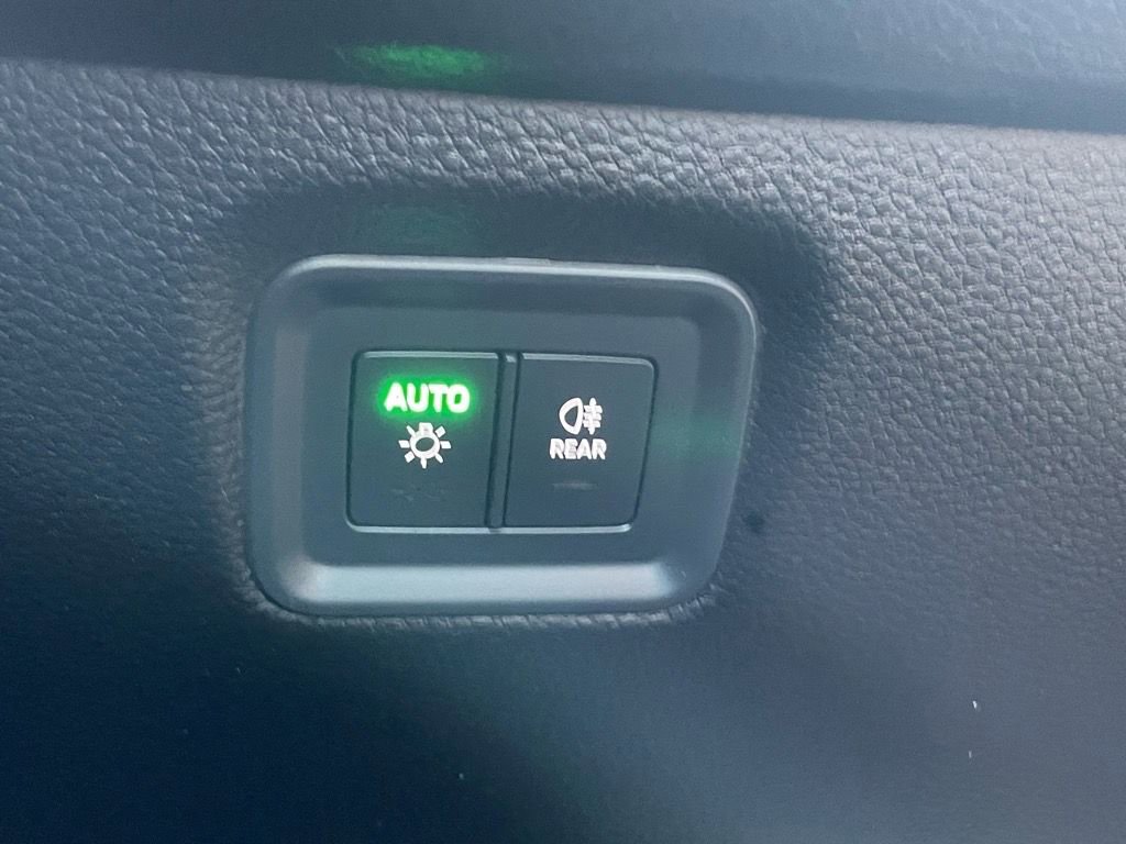 Used 2024 Porsche Cayenne Coupe image 19