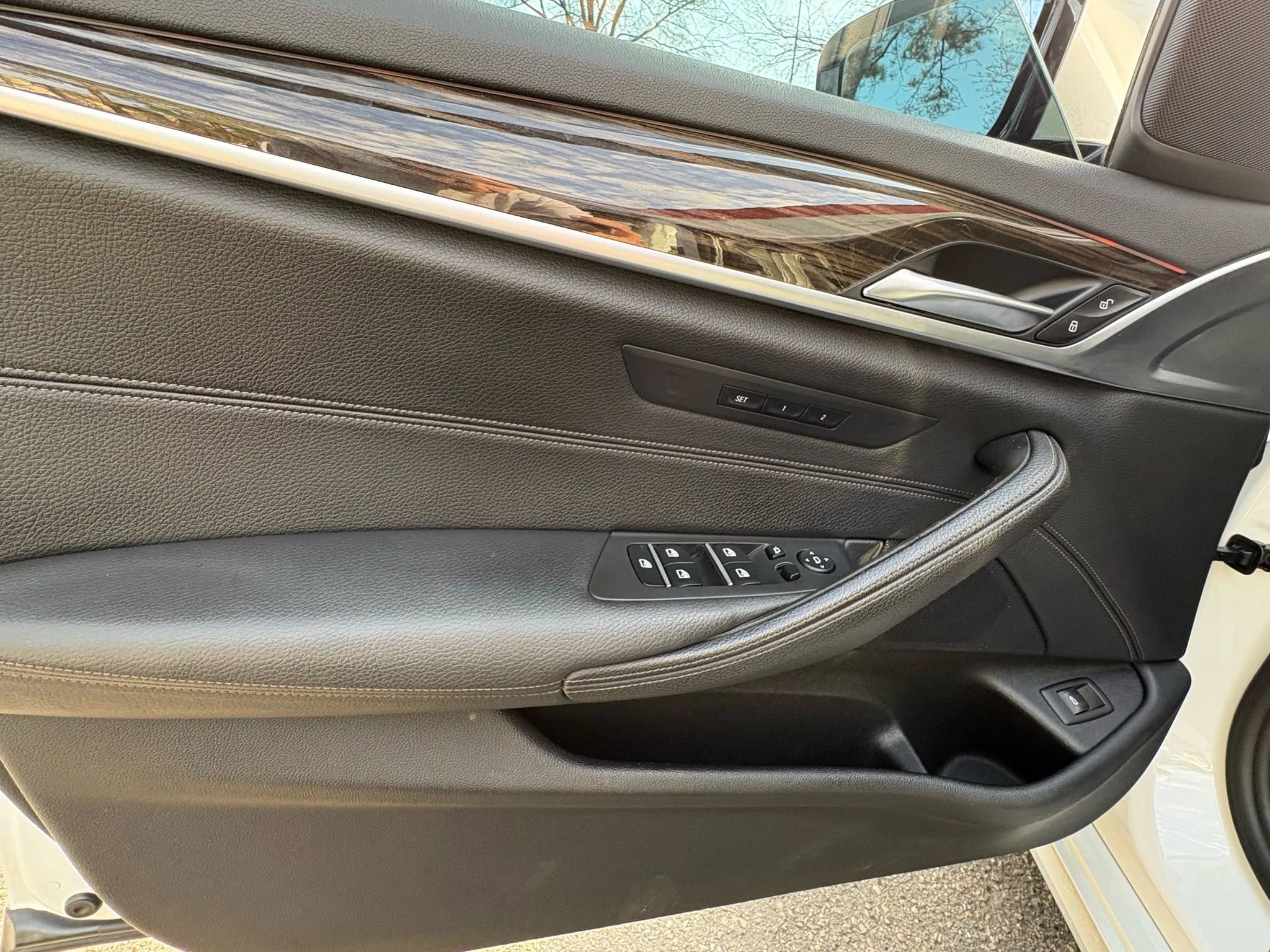 Used 2019 BMW 540i xDrive AWD/4WD image 25
