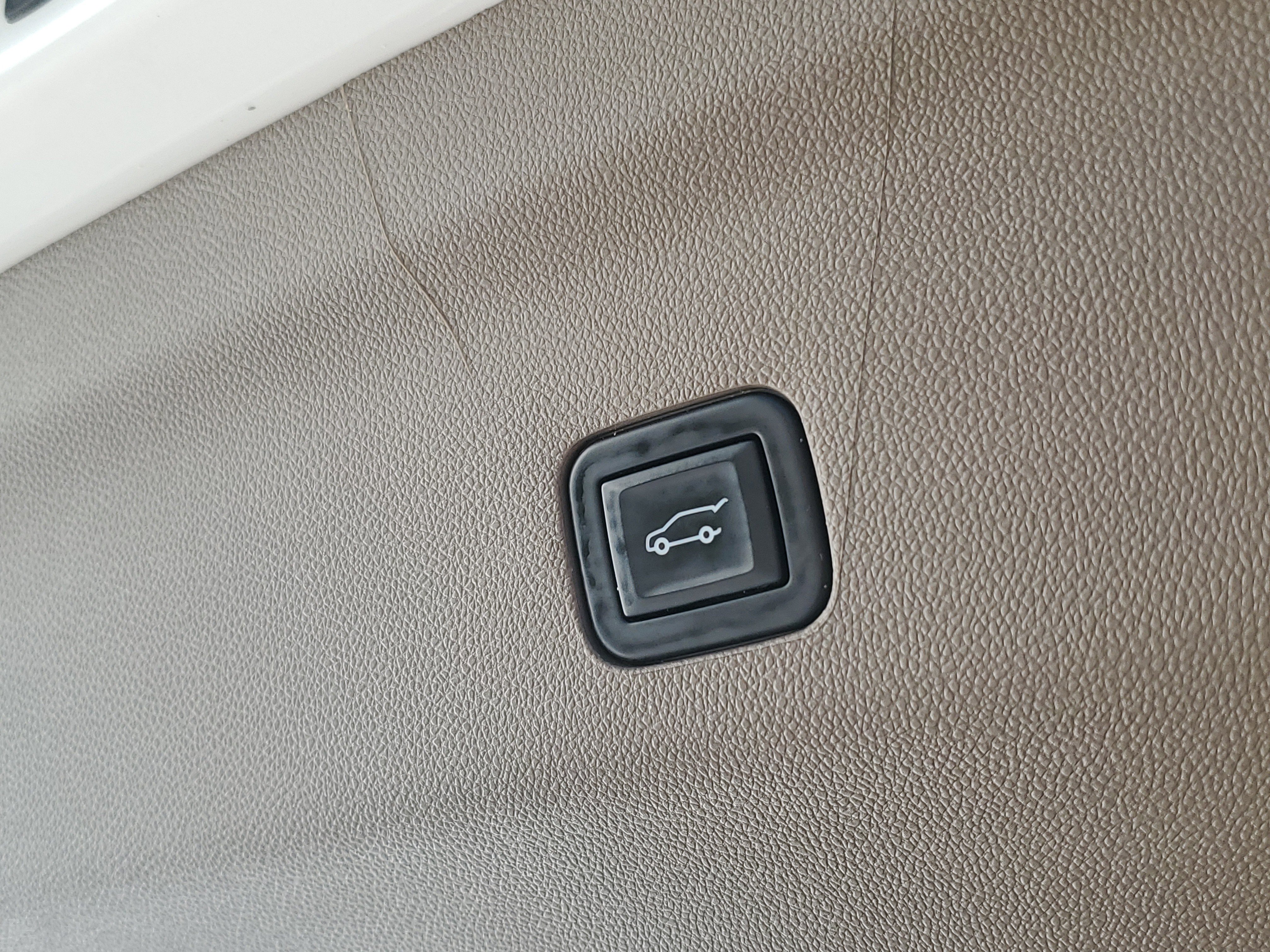 Certified 2022 GMC Yukon XL Denali image 10