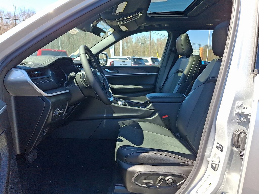 New 2026 Jeep Grand Cherokee Altitude AWD/4WD image 10