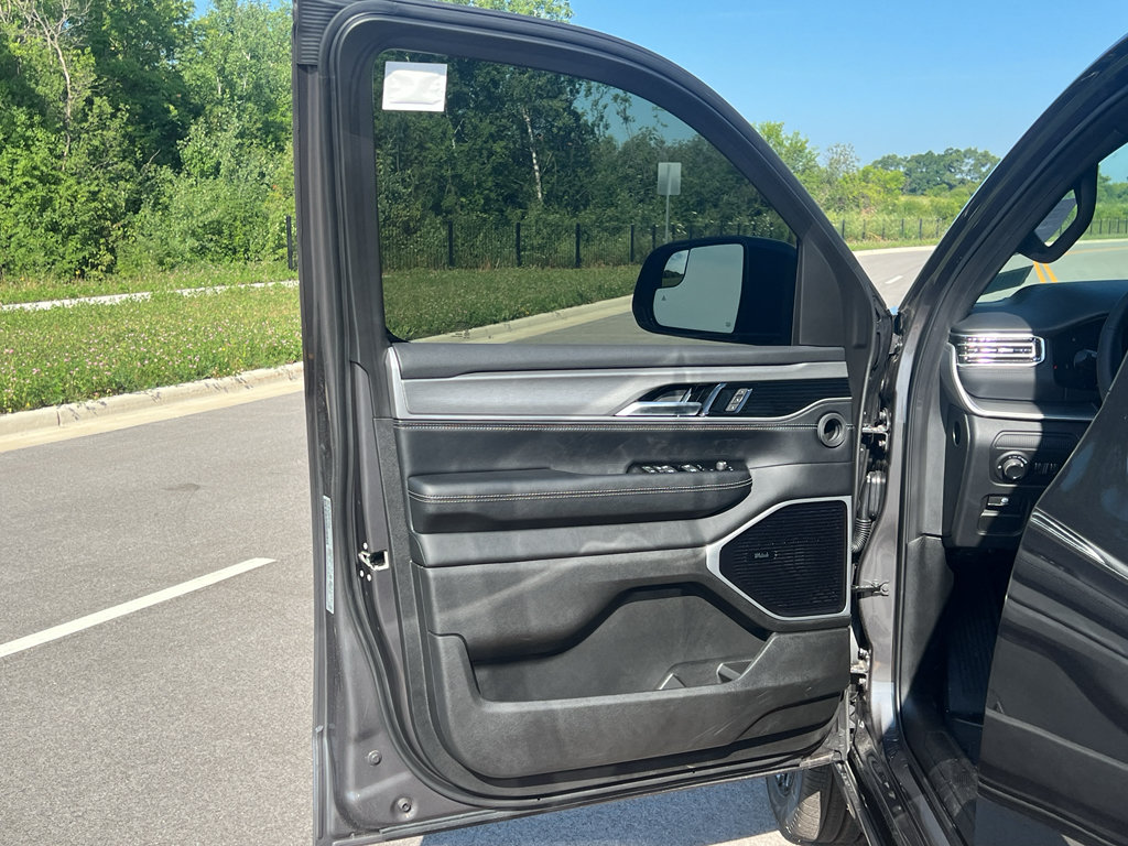 New 2026 Jeep Grand Wagoneer L Limited AWD/4WD image 10