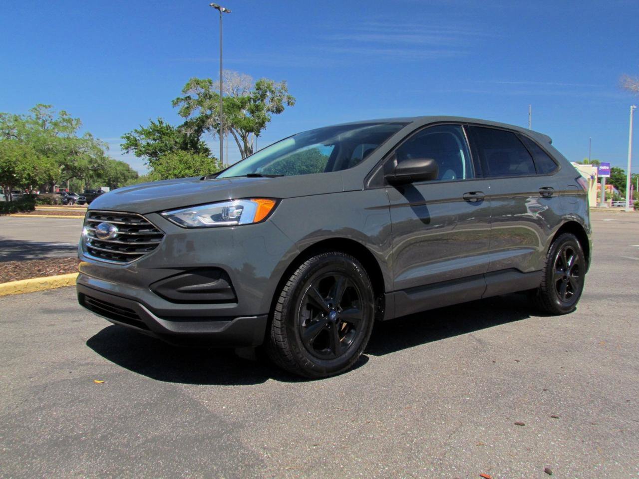 Used 2021 Ford Edge SE FWD image 4