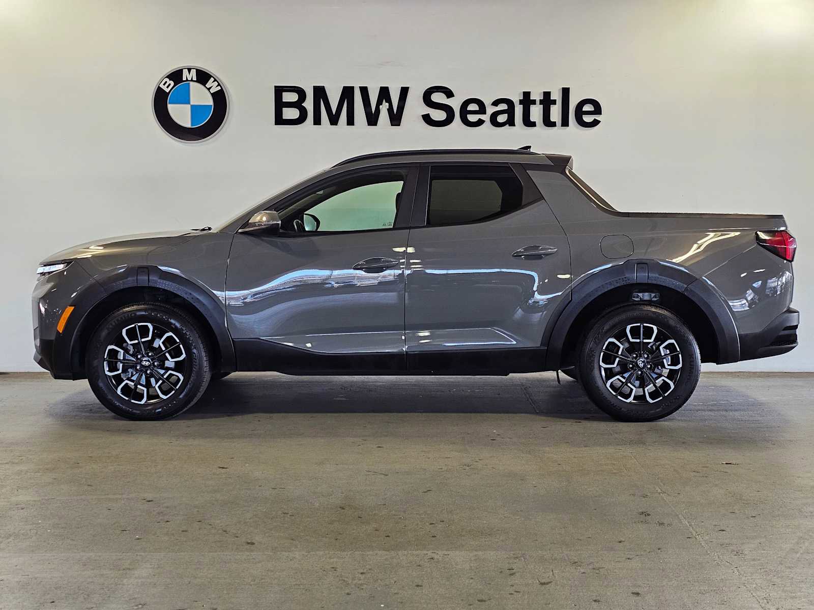 Used 2022 Hyundai Santa Cruz SEL Premium image 3