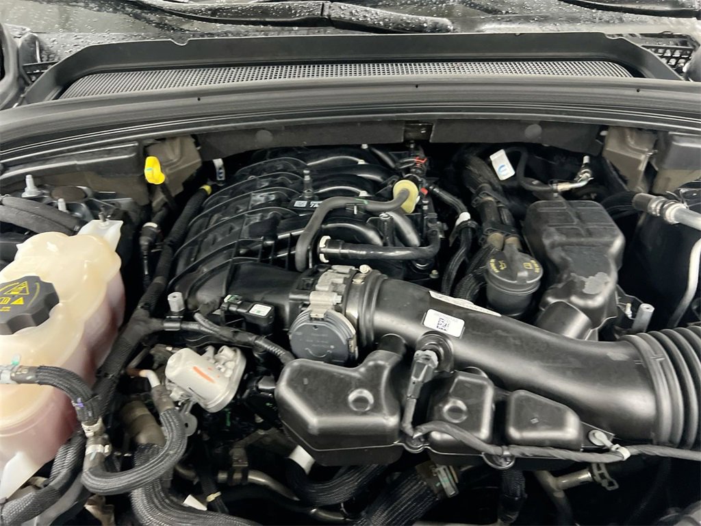 Used 2023 Jeep Grand Cherokee Laredo image 24