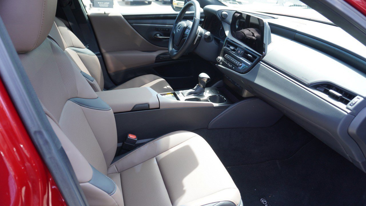 Used 2025 Lexus ES 350 w/ Premium Package image 9