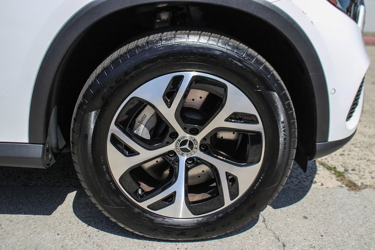 Used 2025 Mercedes-Benz GLC 350e 4MATIC image 36