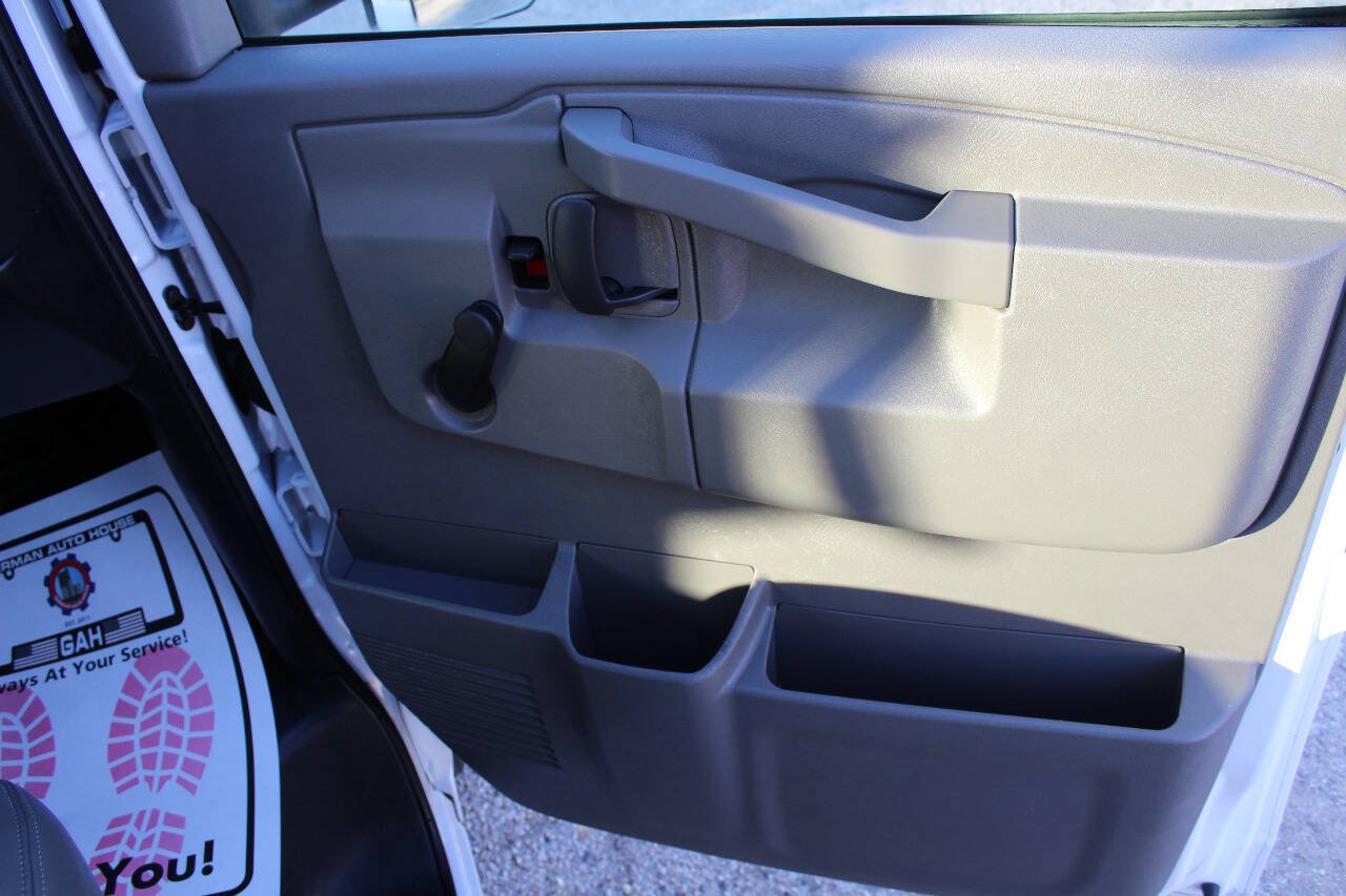 Used 2023 GMC Savana 3500 RWD image 18