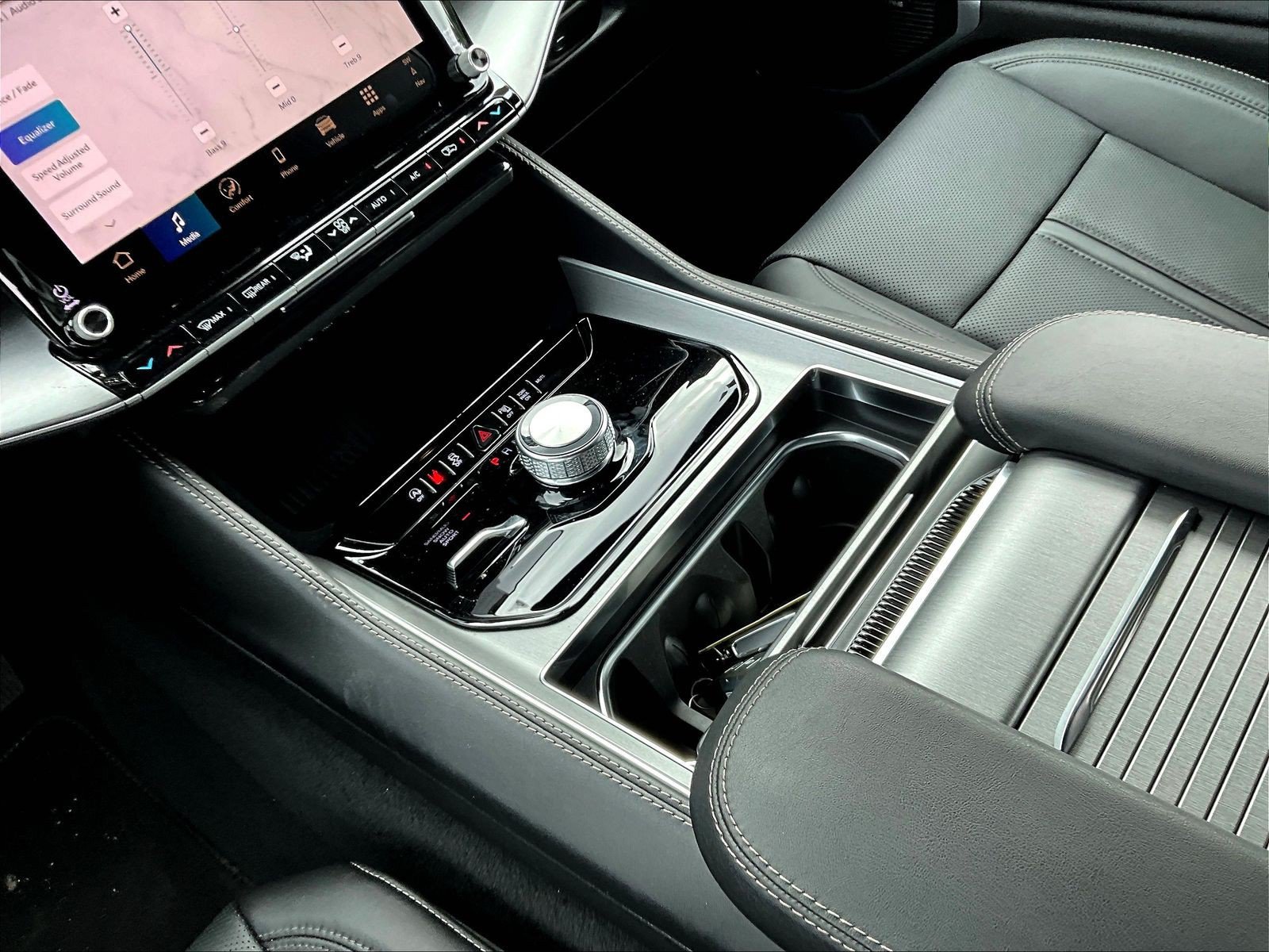 New 2026 Jeep Grand Wagoneer L 4WD w/ 8-Passenger Seating Package image 12