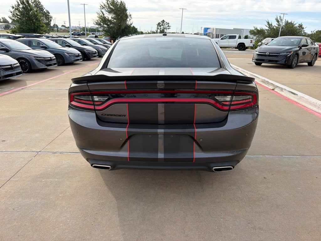 Used 2022 Dodge Charger SXT w/ Blacktop Package RWD image 4