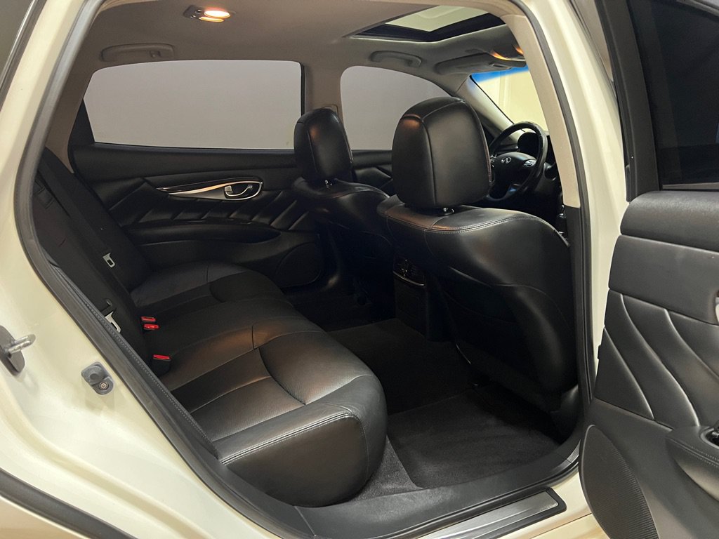 Used 2018 INFINITI Q70 L 3.7 RWD image 24