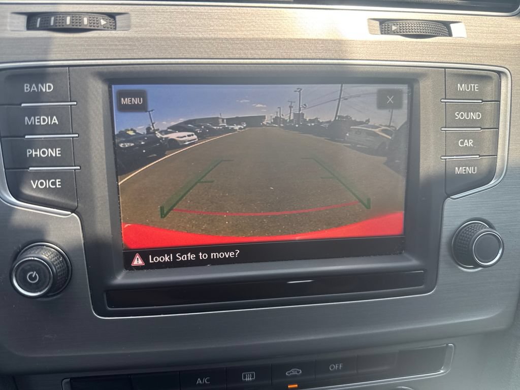 Used 2017 Volkswagen Golf S FWD image 20
