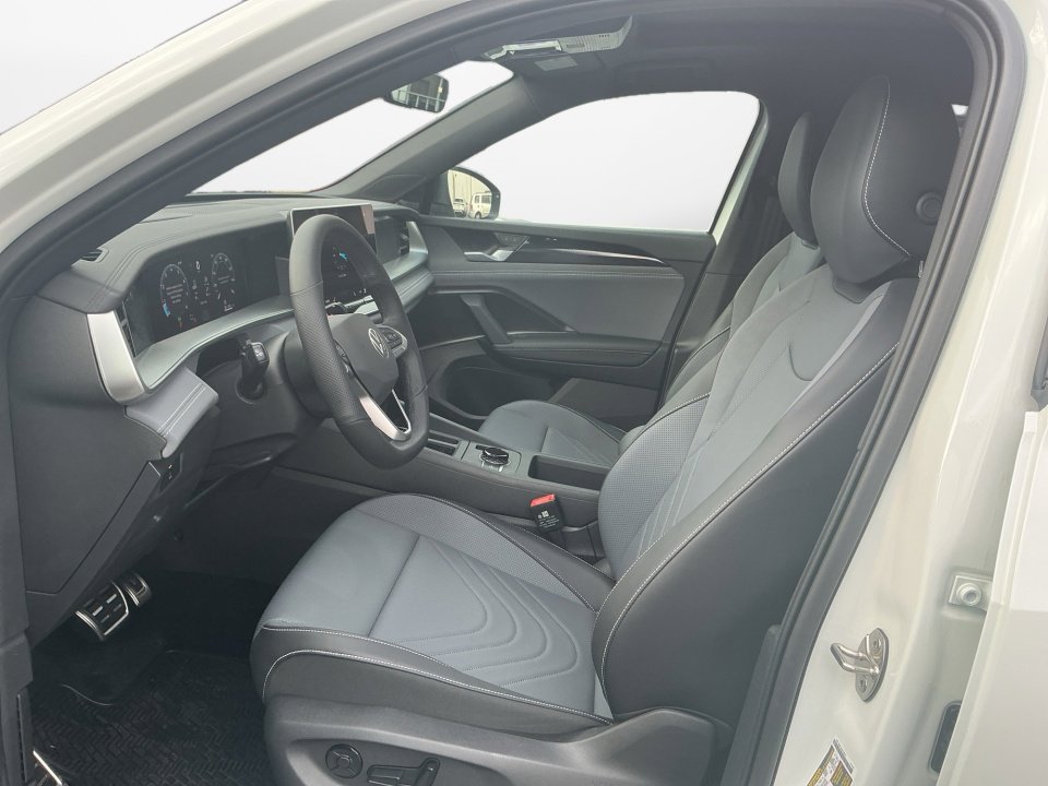 New 2026 Volkswagen Tiguan SE R-Line AWD/4WD image 9