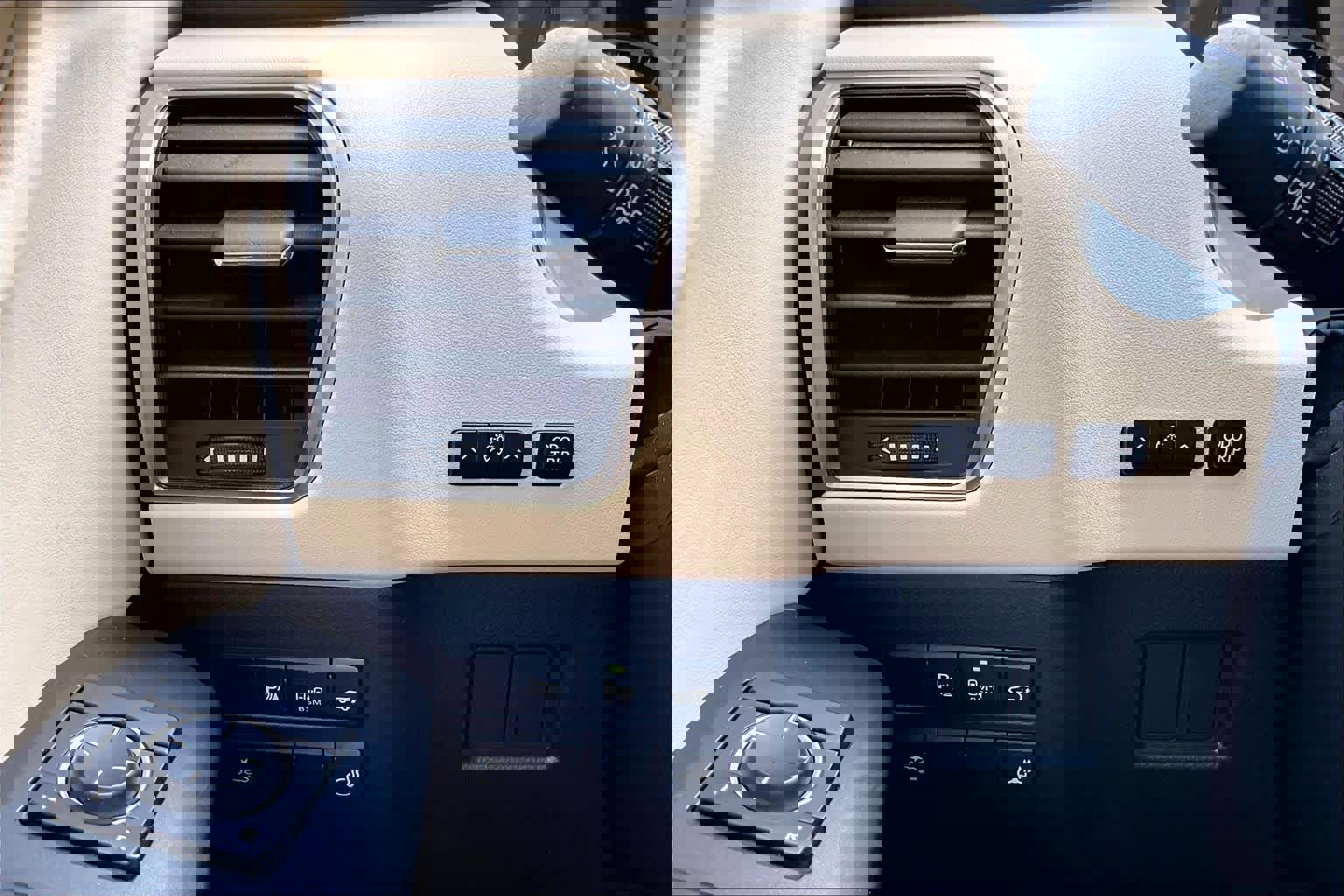 Used 2015 Lexus NX 300h FWD w/ Luxury Package image 36