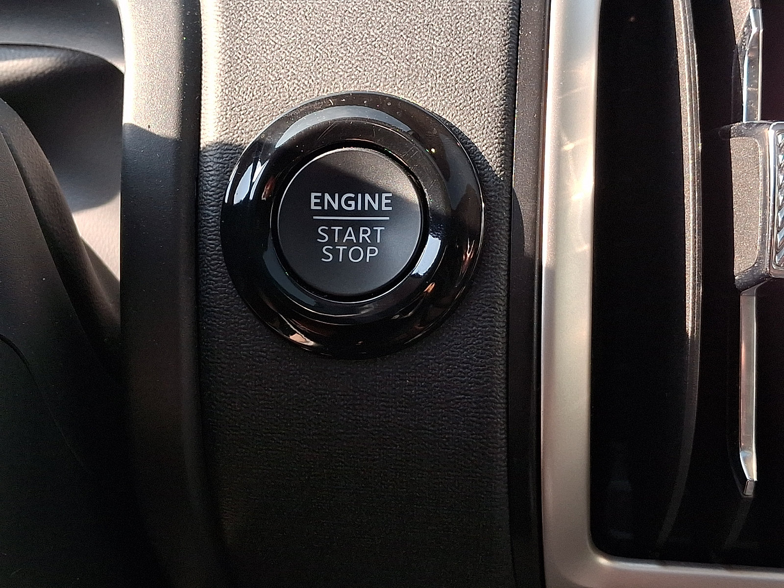 Used 2025 Ford Expedition Active AWD/4WD image 28