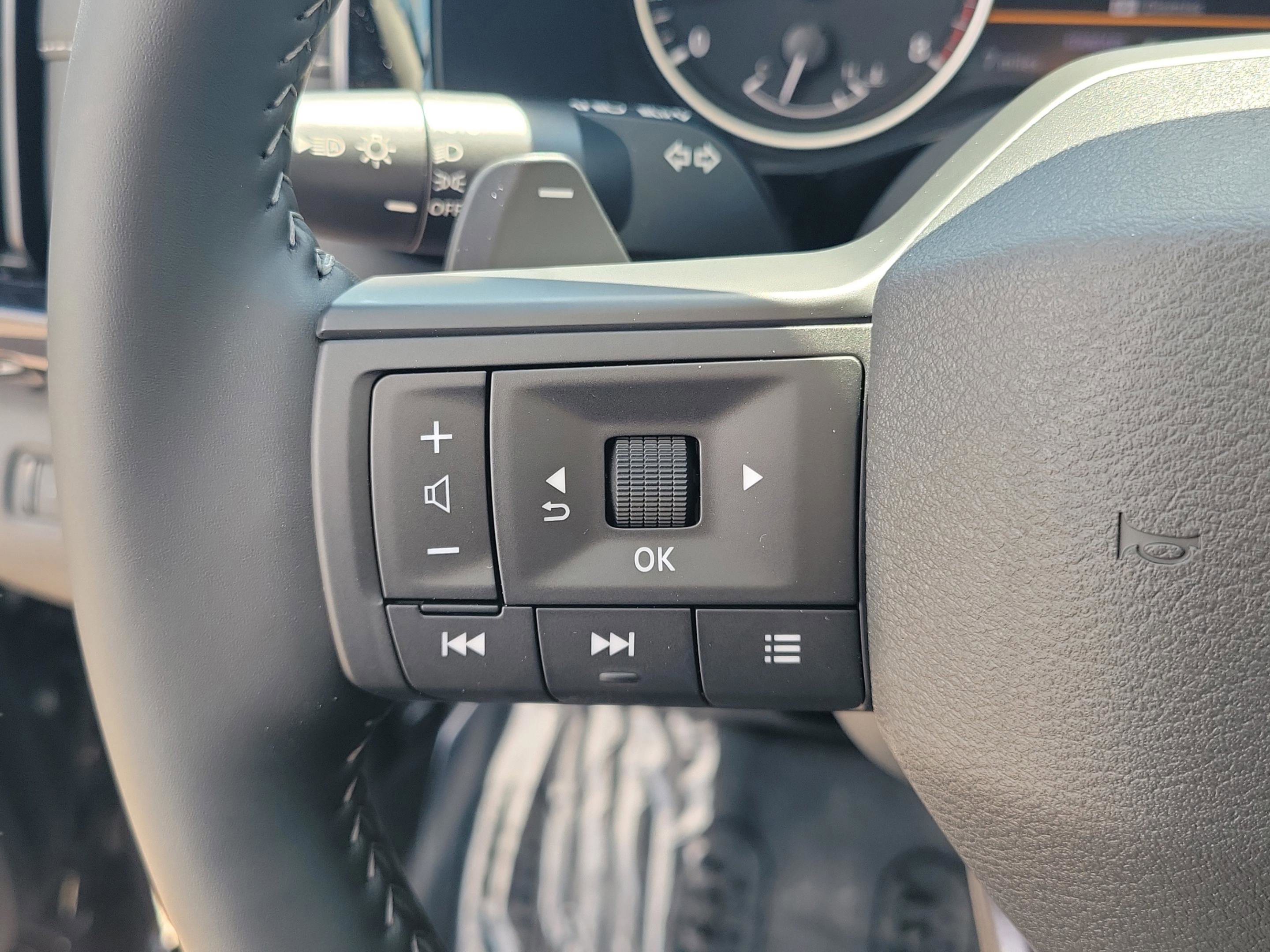 New 2026 Nissan Pathfinder SV image 27