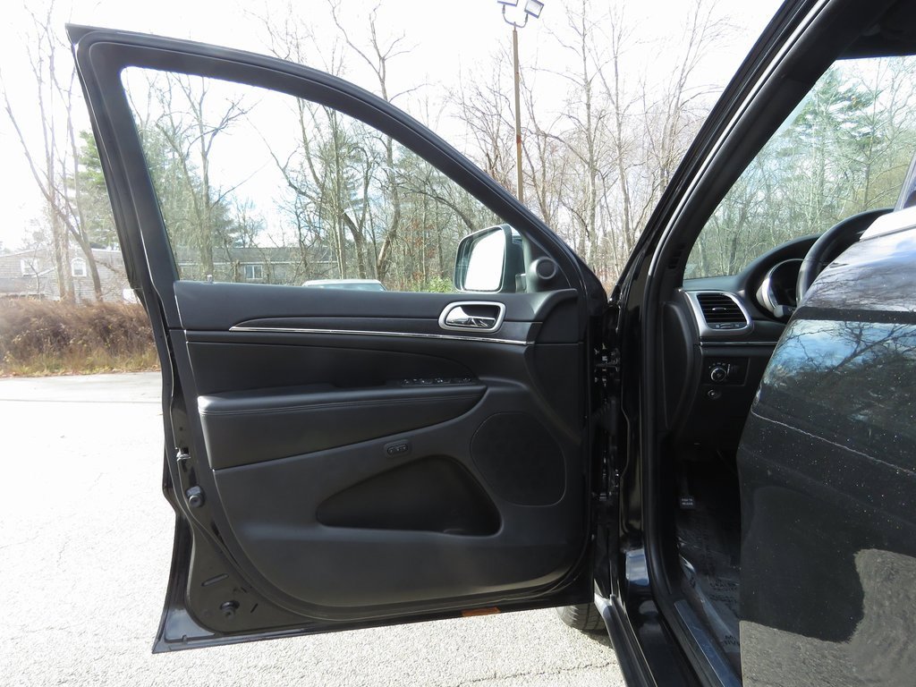 Used 2018 Jeep Grand Cherokee Limited image 10