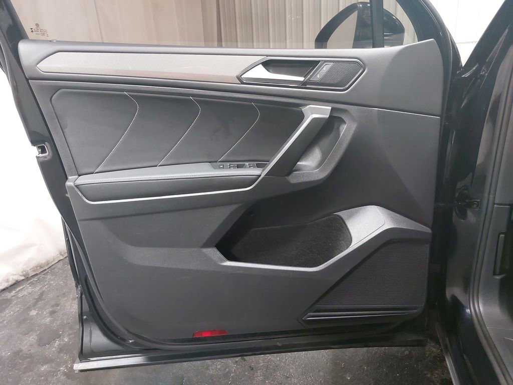 Used 2023 Volkswagen Tiguan SE image 26